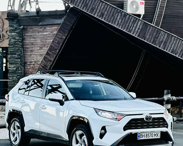 Тойота РАВ 4 2019 в Одессе на Automoto.ua Белый Тойота РАВ 4, объемом двигателя 2.49 л и пробегом 89 тыс. км за 23300 $, фото 2 на Automoto.ua