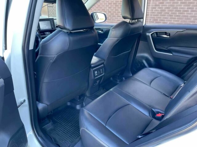 Білий Тойота РАВ 4, об'ємом двигуна 2.5 л та пробігом 36 тис. км за 14000 $, фото 18 на Automoto.ua