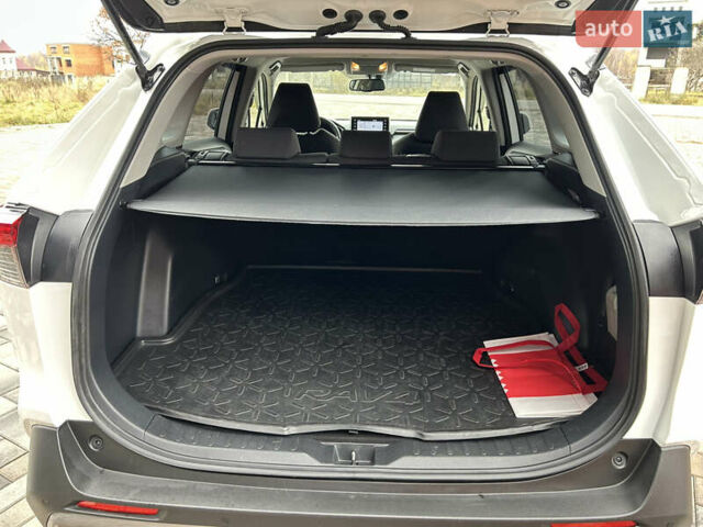 Білий Тойота РАВ 4, об'ємом двигуна 2 л та пробігом 106 тис. км за 27900 $, фото 22 на Automoto.ua