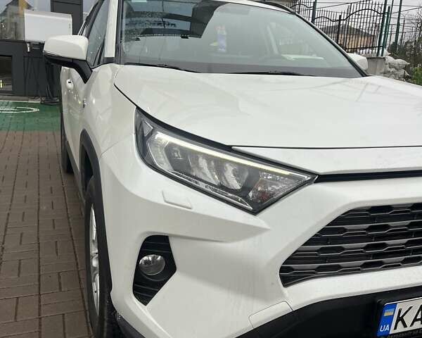 Белый Тойота РАВ 4, объемом двигателя 2.49 л и пробегом 130 тыс. км за 27400 $, фото 1 на Automoto.ua