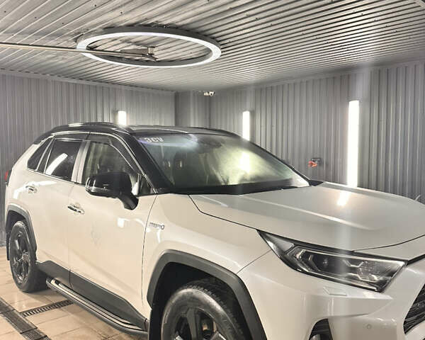 Тойота РАВ 4 2019 в Киеве на Automoto.ua Белый Тойота РАВ 4, объемом двигателя 2.49 л и пробегом 85 тыс. км за 41500 $, фото 1 на Automoto.ua