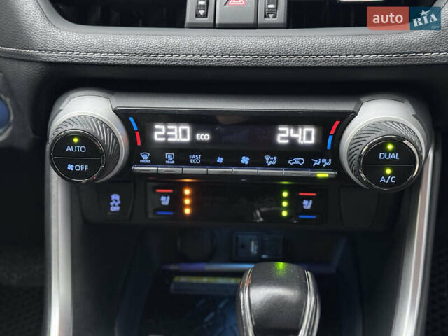 Білий Тойота РАВ 4, об'ємом двигуна 2.49 л та пробігом 106 тис. км за 31500 $, фото 17 на Automoto.ua