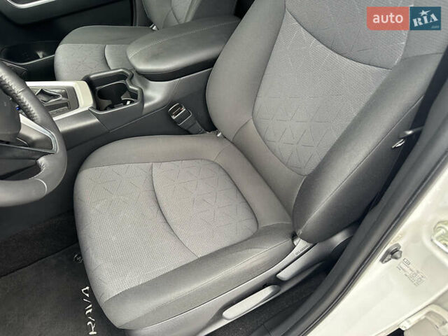Белый Тойота РАВ 4, объемом двигателя 2 л и пробегом 70 тыс. км за 27999 $, фото 14 на Automoto.ua