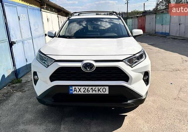 Білий Тойота РАВ 4, об'ємом двигуна 2.5 л та пробігом 121 тис. км за 27000 $, фото 4 на Automoto.ua