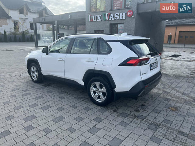 Тойота РАВ 4 2019 в Ровно на Automoto.ua Белый Тойота РАВ 4, объемом двигателя 1.99 л и пробегом 83 тыс. км за 28400 $, фото 15 на Automoto.ua