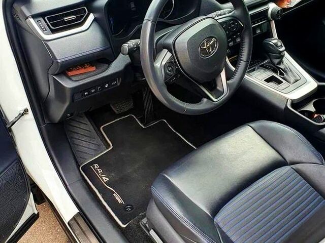 Белый Тойота РАВ 4, объемом двигателя 2.5 л и пробегом 70 тыс. км за 25000 $, фото 3 на Automoto.ua