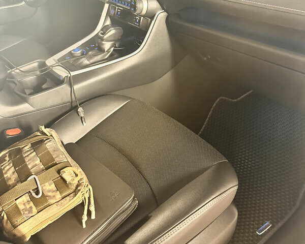 Тойота РАВ 4 2019 в Киеве на Automoto.ua Белый Тойота РАВ 4, объемом двигателя 2.49 л и пробегом 85 тыс. км за 41500 $, фото 15 на Automoto.ua