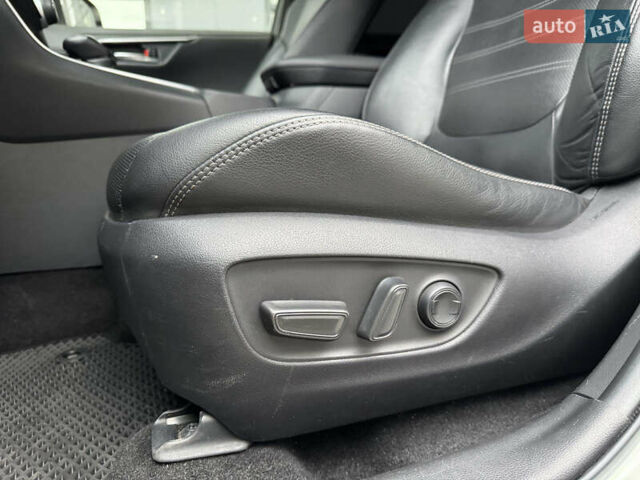 Білий Тойота РАВ 4, об'ємом двигуна 2.49 л та пробігом 106 тис. км за 31500 $, фото 9 на Automoto.ua