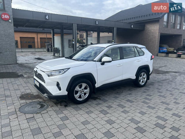 Тойота РАВ 4 2019 в Ровно на Automoto.ua Белый Тойота РАВ 4, объемом двигателя 1.99 л и пробегом 83 тыс. км за 28400 $, фото 18 на Automoto.ua
