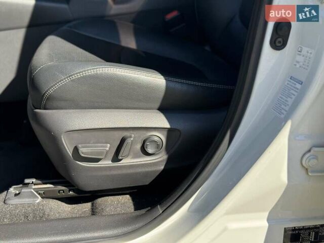 Белый Тойота РАВ 4, объемом двигателя 2 л и пробегом 92 тыс. км за 29700 $, фото 22 на Automoto.ua