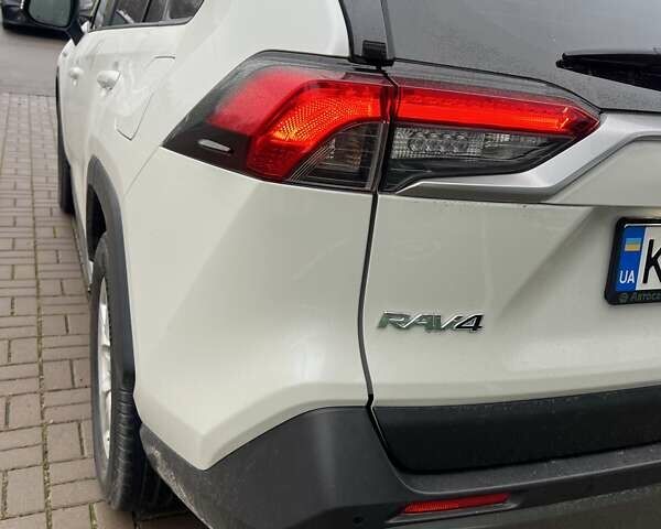 Белый Тойота РАВ 4, объемом двигателя 2.49 л и пробегом 130 тыс. км за 27400 $, фото 3 на Automoto.ua