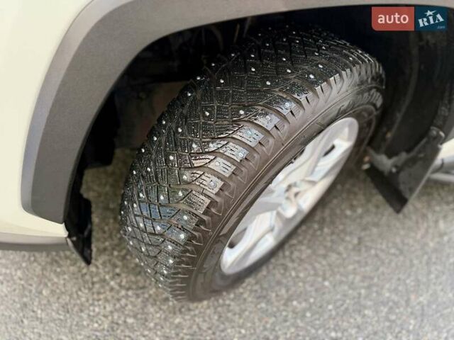 Білий Тойота РАВ 4, об'ємом двигуна 1.99 л та пробігом 93 тис. км за 25900 $, фото 24 на Automoto.ua