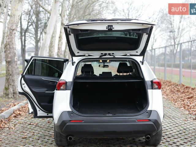 Білий Тойота РАВ 4, об'ємом двигуна 1.99 л та пробігом 140 тис. км за 23300 $, фото 7 на Automoto.ua