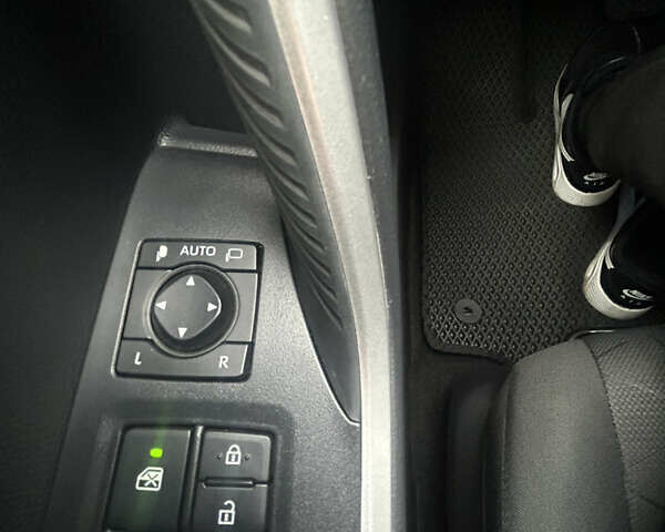 Білий Тойота РАВ 4, об'ємом двигуна 1.99 л та пробігом 82 тис. км за 28000 $, фото 17 на Automoto.ua