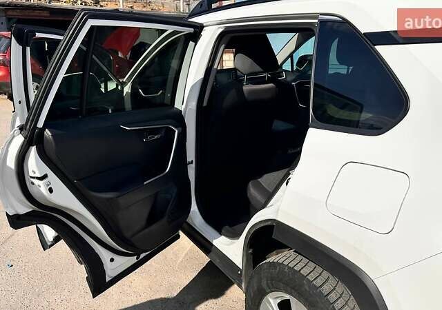 Білий Тойота РАВ 4, об'ємом двигуна 2.5 л та пробігом 121 тис. км за 27000 $, фото 5 на Automoto.ua