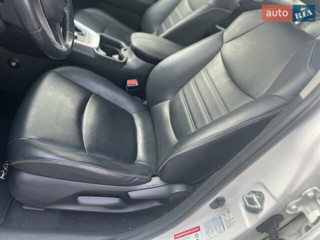 Тойота РАВ 4 2019 в Ровно на Automoto.ua Белый Тойота РАВ 4, объемом двигателя 1.99 л и пробегом 83 тыс. км за 28400 $, фото 24 на Automoto.ua