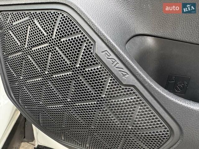 Белый Тойота РАВ 4, объемом двигателя 1.99 л и пробегом 99 тыс. км за 27500 $, фото 53 на Automoto.ua