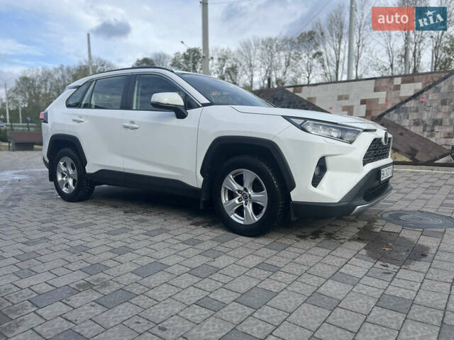 Тойота РАВ 4 2019 в Ровно на Automoto.ua Белый Тойота РАВ 4, объемом двигателя 1.99 л и пробегом 83 тыс. км за 28400 $, фото 7 на Automoto.ua