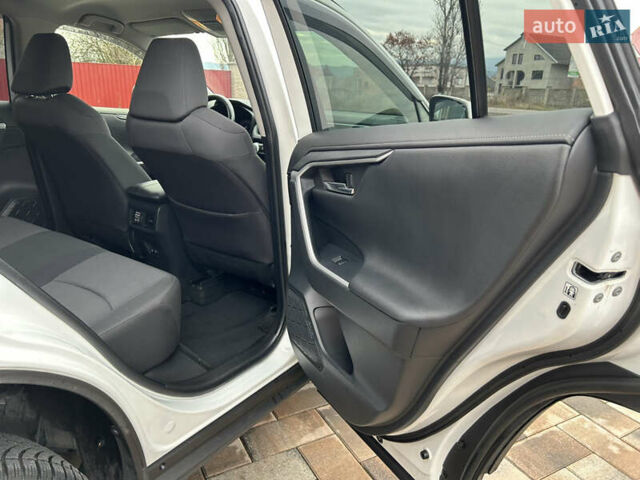 Білий Тойота РАВ 4, об'ємом двигуна 2 л та пробігом 106 тис. км за 27900 $, фото 24 на Automoto.ua