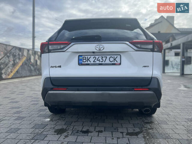 Тойота РАВ 4 2019 в Ровно на Automoto.ua Белый Тойота РАВ 4, объемом двигателя 1.99 л и пробегом 83 тыс. км за 28400 $, фото 12 на Automoto.ua
