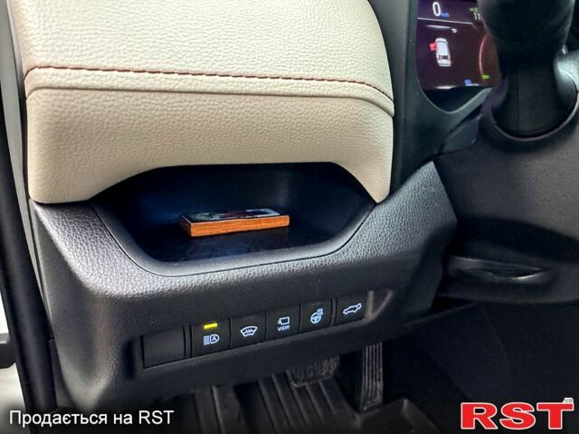 Белый Тойота РАВ 4, объемом двигателя 2 л и пробегом 99 тыс. км за 26500 $, фото 7 на Automoto.ua