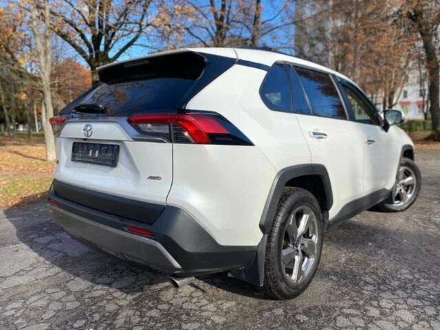 Белый Тойота РАВ 4, объемом двигателя 2 л и пробегом 101 тыс. км за 27600 $, фото 1 на Automoto.ua