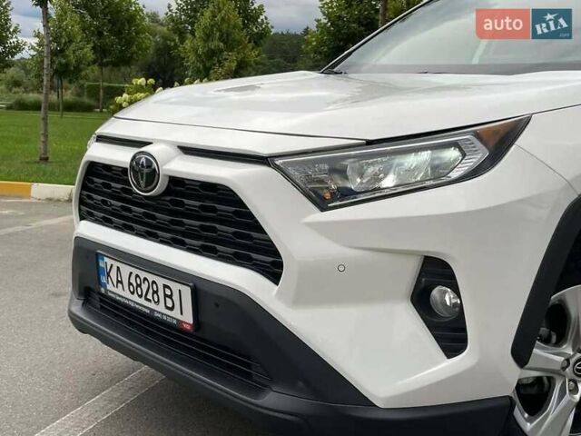 Белый Тойота РАВ 4, объемом двигателя 2.49 л и пробегом 140 тыс. км за 36000 $, фото 1 на Automoto.ua