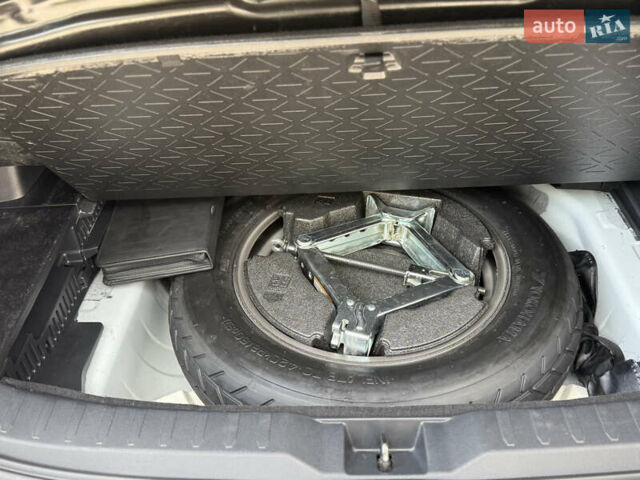 Белый Тойота РАВ 4, объемом двигателя 1.99 л и пробегом 159 тыс. км за 25999 $, фото 23 на Automoto.ua