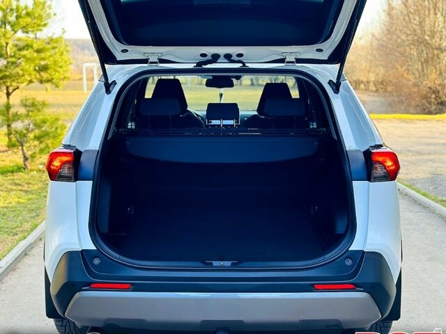 Белый Тойота РАВ 4, объемом двигателя 2 л и пробегом 155 тыс. км за 25550 $, фото 5 на Automoto.ua