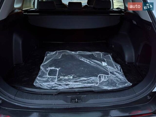 Белый Тойота РАВ 4, объемом двигателя 2.49 л и пробегом 334 тыс. км за 27499 $, фото 10 на Automoto.ua