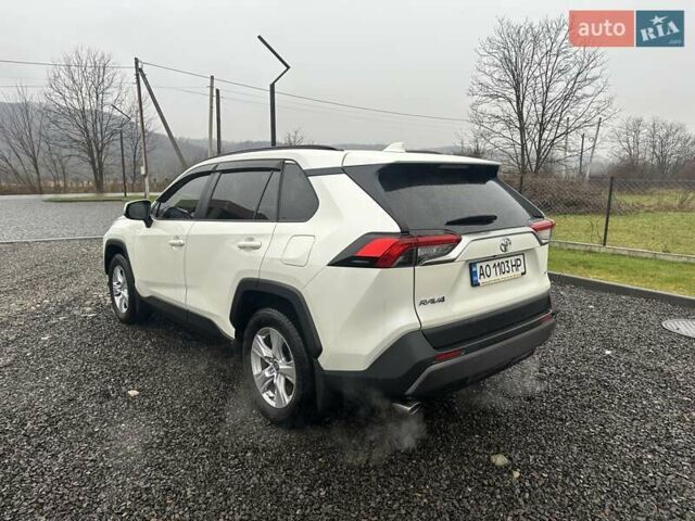 Белый Тойота РАВ 4, объемом двигателя 2.49 л и пробегом 8 тыс. км за 30500 $, фото 3 на Automoto.ua