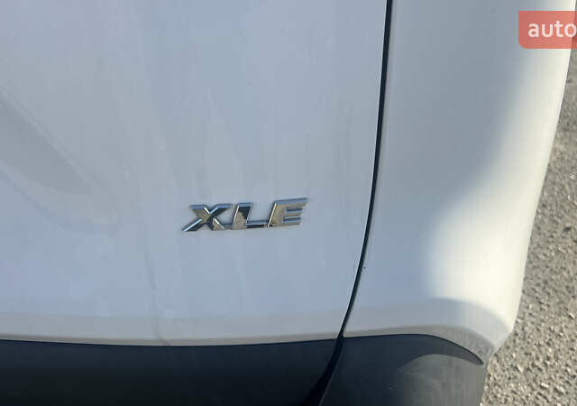 Білий Тойота РАВ 4, об'ємом двигуна 2.49 л та пробігом 75 тис. км за 28000 $, фото 10 на Automoto.ua