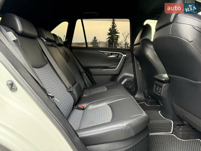 Белый Тойота РАВ 4, объемом двигателя 2.5 л и пробегом 118 тыс. км за 34000 $, фото 35 на Automoto.ua