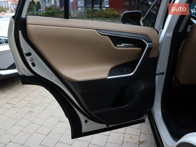 Білий Тойота РАВ 4, об'ємом двигуна 2.49 л та пробігом 95 тис. км за 37900 $, фото 32 на Automoto.ua