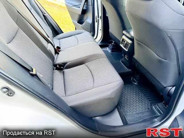 Белый Тойота РАВ 4, объемом двигателя 2 л и пробегом 155 тыс. км за 25550 $, фото 12 на Automoto.ua