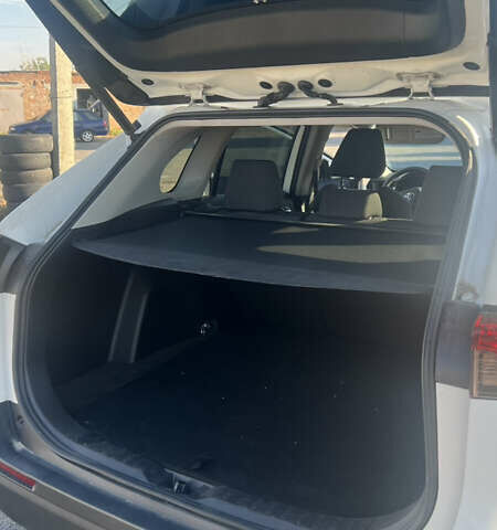 Білий Тойота РАВ 4, об'ємом двигуна 2.49 л та пробігом 75 тис. км за 28000 $, фото 7 на Automoto.ua