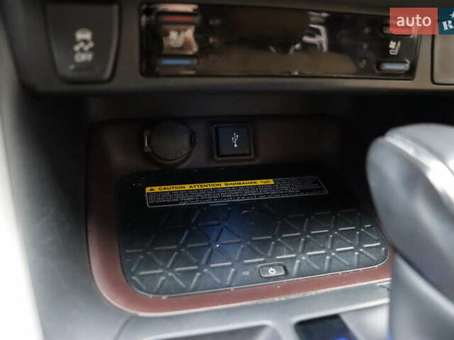 Білий Тойота РАВ 4, об'ємом двигуна 2.49 л та пробігом 95 тис. км за 37900 $, фото 28 на Automoto.ua