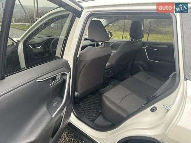 Белый Тойота РАВ 4, объемом двигателя 2.49 л и пробегом 8 тыс. км за 30500 $, фото 11 на Automoto.ua