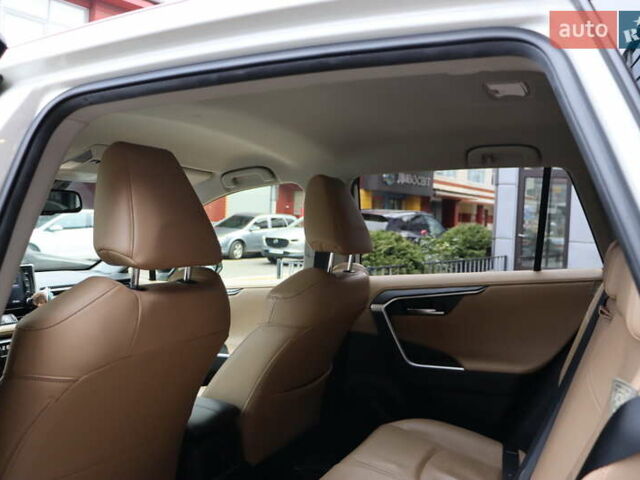 Білий Тойота РАВ 4, об'ємом двигуна 2.49 л та пробігом 95 тис. км за 37900 $, фото 36 на Automoto.ua