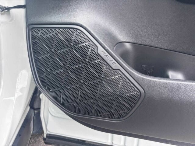 Белый Тойота РАВ 4, объемом двигателя 2.5 л и пробегом 40 тыс. км за 23000 $, фото 7 на Automoto.ua