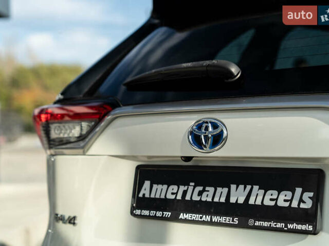 Белый Тойота РАВ 4, объемом двигателя 2.49 л и пробегом 119 тыс. км за 33900 $, фото 6 на Automoto.ua