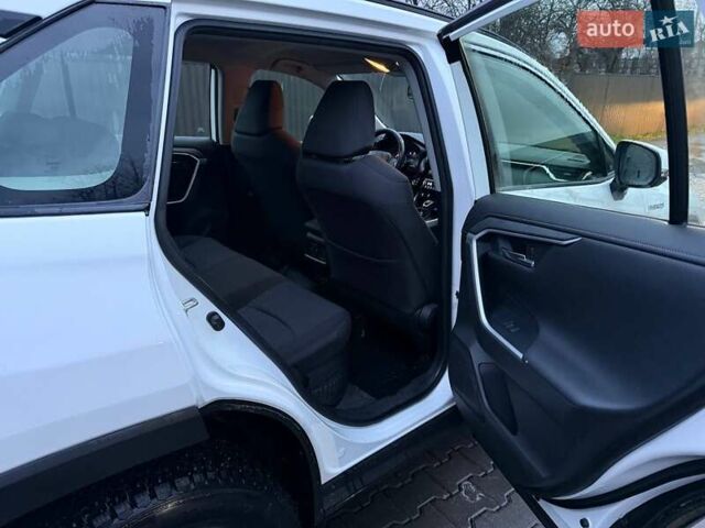 Білий Тойота РАВ 4, об'ємом двигуна 2.49 л та пробігом 334 тис. км за 25700 $, фото 11 на Automoto.ua