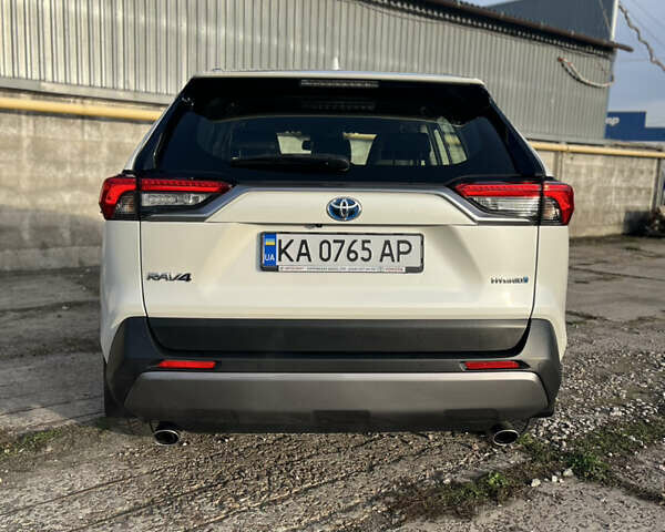 Белый Тойота РАВ 4, объемом двигателя 2.49 л и пробегом 105 тыс. км за 33000 $, фото 2 на Automoto.ua