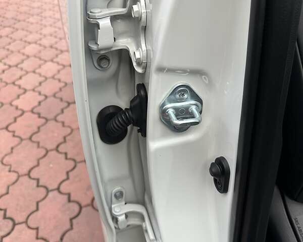 Белый Тойота РАВ 4, объемом двигателя 2.5 л и пробегом 88 тыс. км за 34999 $, фото 33 на Automoto.ua