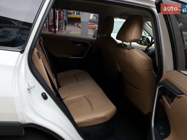 Білий Тойота РАВ 4, об'ємом двигуна 2.49 л та пробігом 95 тис. км за 37900 $, фото 42 на Automoto.ua