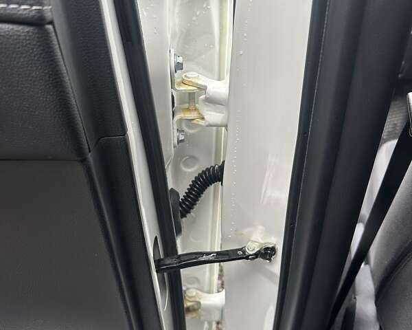 Белый Тойота РАВ 4, объемом двигателя 2.49 л и пробегом 8 тыс. км за 30500 $, фото 15 на Automoto.ua