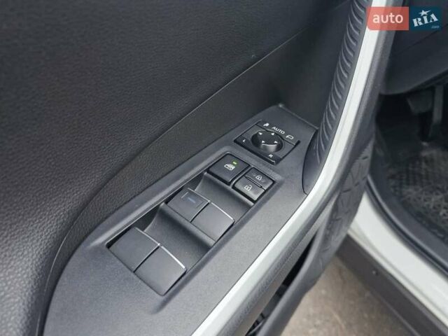 Білий Тойота РАВ 4, об'ємом двигуна 2.49 л та пробігом 59 тис. км за 32000 $, фото 15 на Automoto.ua