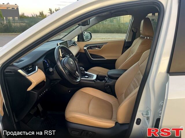 Белый Тойота РАВ 4, объемом двигателя 2.5 л и пробегом 45 тыс. км за 32000 $, фото 2 на Automoto.ua