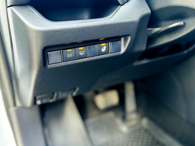 Белый Тойота РАВ 4, объемом двигателя 2 л и пробегом 155 тыс. км за 25550 $, фото 8 на Automoto.ua