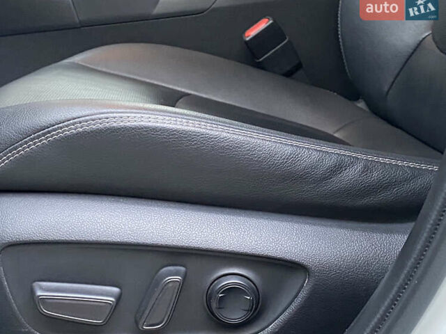 Белый Тойота РАВ 4, объемом двигателя 1.99 л и пробегом 108 тыс. км за 29899 $, фото 15 на Automoto.ua